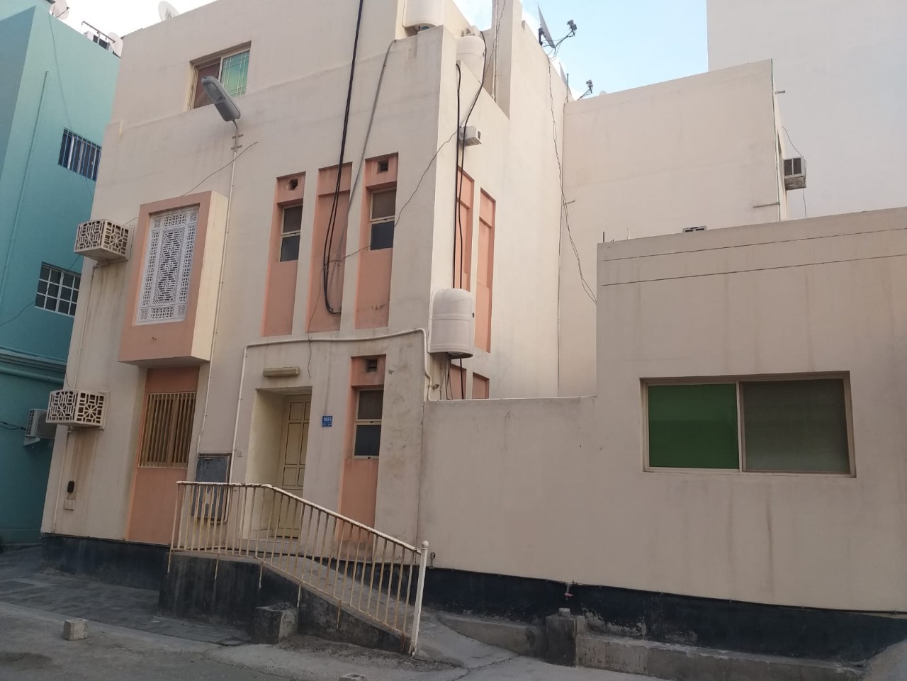  فيلا للـبيع في الرفاع الشرقي - 2334